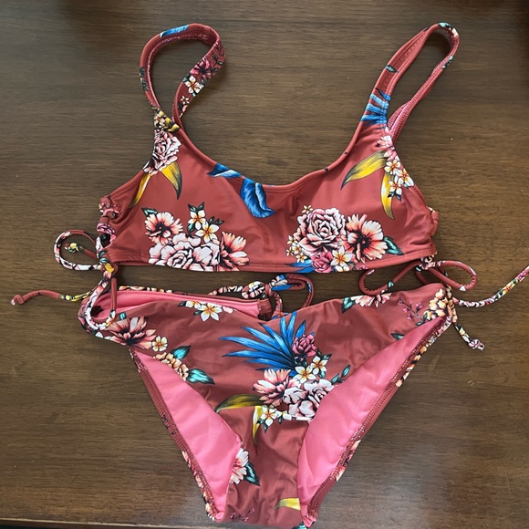 2-piece bikini set new without tags - size M (7-9) - Picture 1 of 10